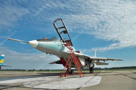 Ukrainian Air Force MiG-29 fighter plane – Stock Editorial Photo © dragunov #107566820