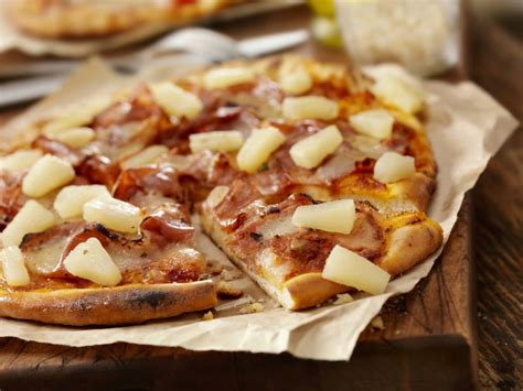 So What’s the Deal with Hawaiian Pizza? - Hawaii Magazine