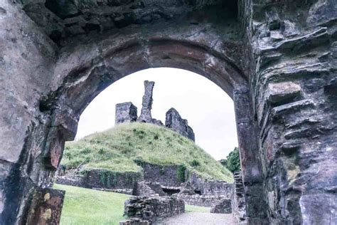 Visiting Okehampton Castle: A 1000 Year Old Fort in Devon | solosophie