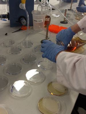 Team:Macquarie/Protocols/Making LB agar plates - 2012.igem.org