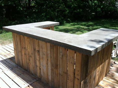 DIY Pallet Outdoor Bar and Stools | The Owner-Builder Network