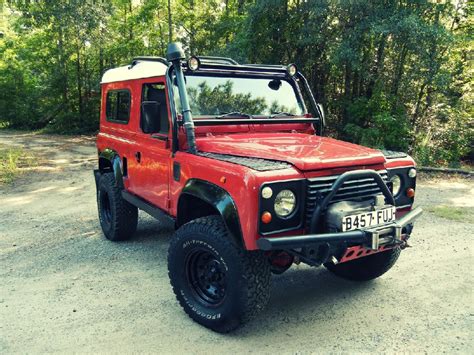 Land Rover Defender 90 #2680407