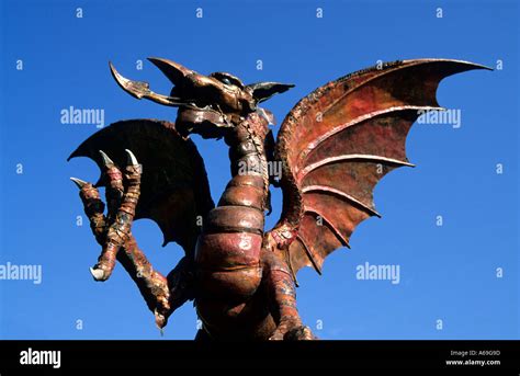 Welsh Dragon Sculpture Stock Photos & Welsh Dragon Sculpture Stock Images - Alamy