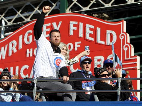 World Series 2016: Chicago Cubs' victory parade - CBS News