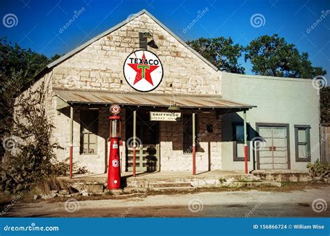 Old Time Vintage Texaco Gas Station in Driftwood Texas Editorial Stock ...