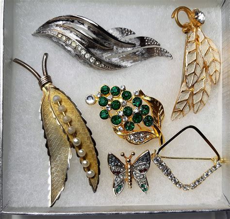 11) LOT OF 6 VINTAGE BROOCHES