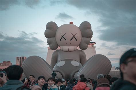 [200+] Kaws Wallpapers | Wallpapers.com