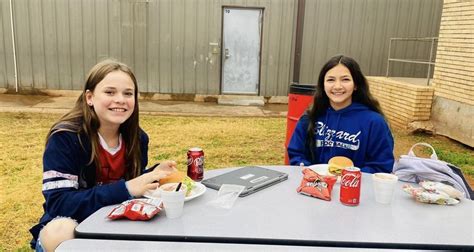 Sixth Graders Earn Lunch Cookout! | Sweetwater Middle School