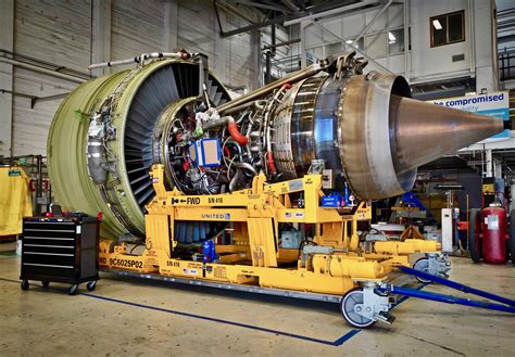 GE90 engine used on the Boeing 777-300 at San Francisco Airport 2018. : r/aviationmaintenance