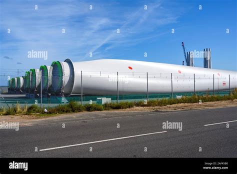 Siemens Gamesa wind turbine blades, outer harbour Great Yarmouth Norfolk UK Stock Photo - Alamy