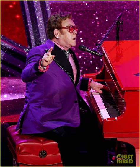 Elton John Performs '(I'm Gonna) Love Me Again' at Oscars 2020 (Video): Photo 4434353 | Elton ...