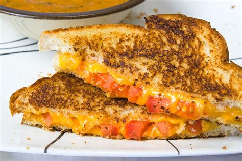 Yummy Grilled Cheese & Tomato Sandwich | Hardy Eatin'