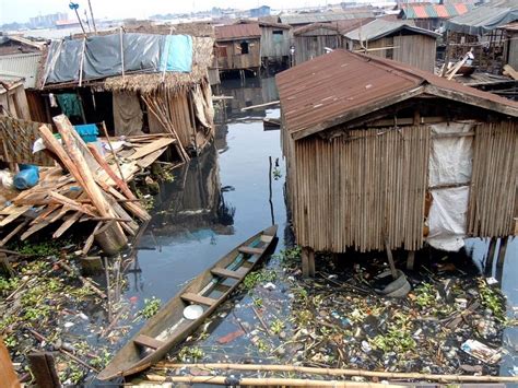 Makoko, a Floating Slum in Nigeria | Amusing Planet