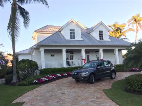 like the gray metal roof on the white house... | Farmhouse style house, Metal roof, Roof colors