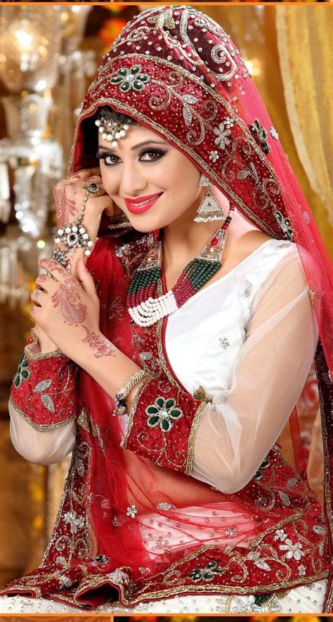 27 TRADITIONAL INDIAN BRIDAL DRESSES - Godfather Style