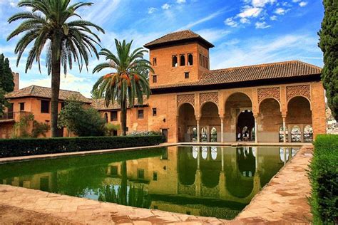 Randonnée pédestre à Grenade incluant les jardins de l'Alhambra au départ de Malaga 2024