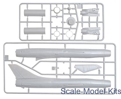 Sukhoi Su-7B Soviet fighter-bomber-ModelSvit plastic scale model kit in ...