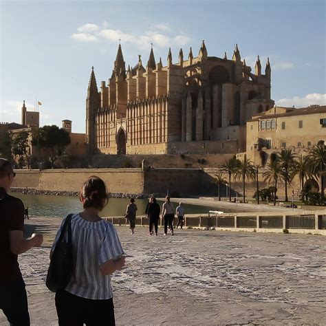 Walk Around the Old Town of Palma de Mallorca - live online tour from Palma