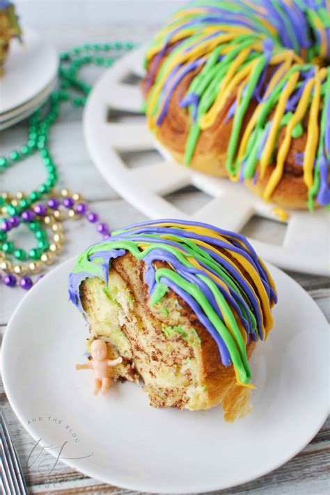 Easy King Cake Recipe For Mardi Gras - Cinnamon Roll King Cake