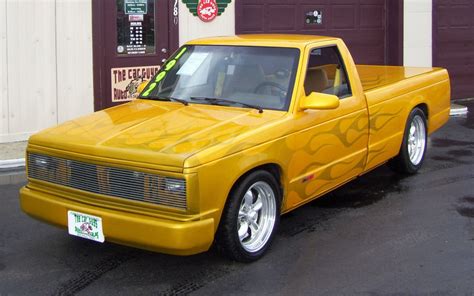 Mini Truckin' Madness: 1992 Chevrolet S-10