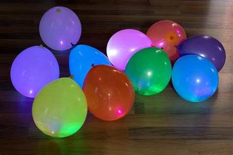 LED Light-Up Balloons | The Green Head