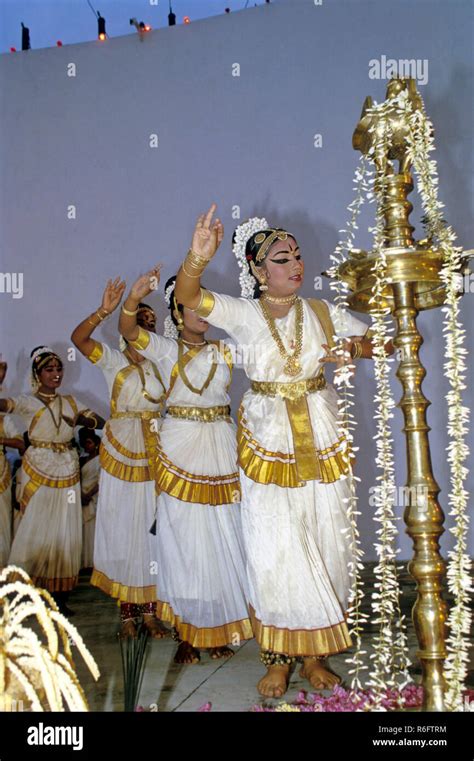 Mohiniattam dancers, Indian classical dance, Onam festival, celebration, kerala, india, asia ...