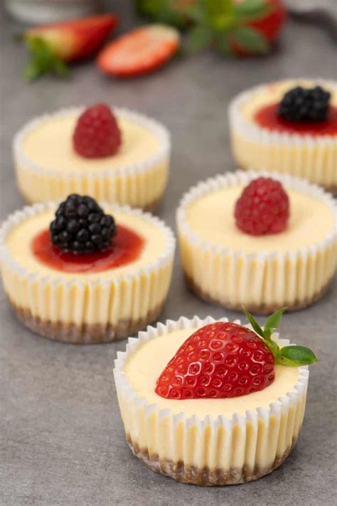 Easy Mini Cheesecakes - El Mundo Eats