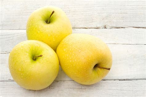 What Are Golden Delicious Apples: Information About Golden Delicious Apple Trees | Gardening ...