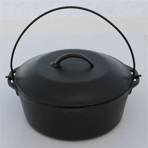 Vintage Cast Iron Dutch Oven