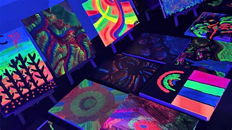 Art and Glow in the Dark offers neon painting classes in Melbourne