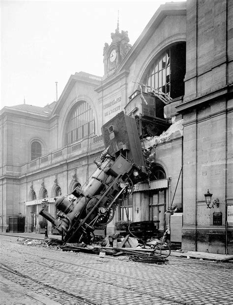 The Montparnasse train wreck in rare photos, 1895 - Rare Historical Photos