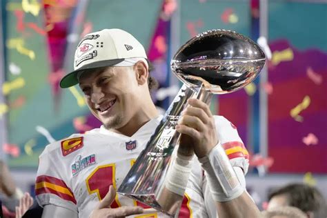 SUPER BOWL SUPERMAN: Mahomes Magic gives Chiefs win | News, Sports, Jobs - The Nashua Telegraph