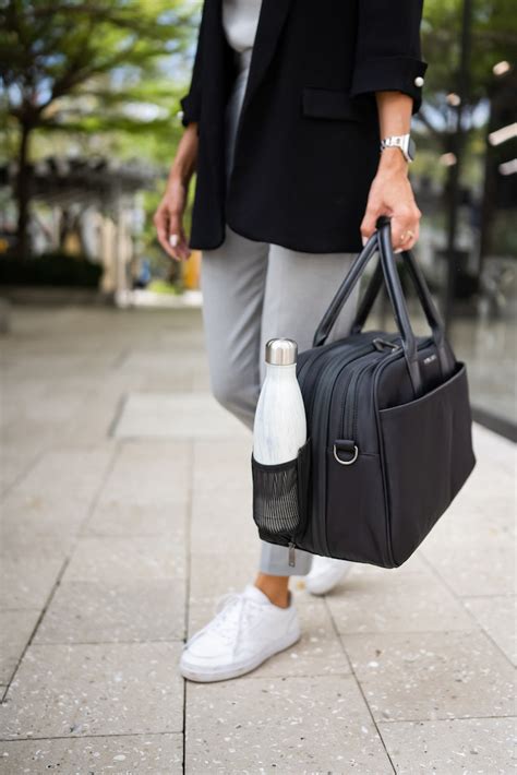 Exploring the Versatility and Style of the Perfect Weekender Duffle Ba – Nomad Lane