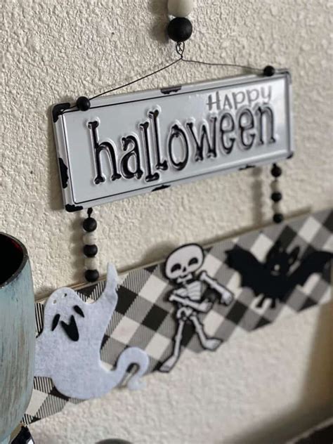 Happy Halloween Flossing Skeleton - Manda Panda Projects