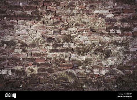 Old damaged cracked brick wall Stock Photo - Alamy