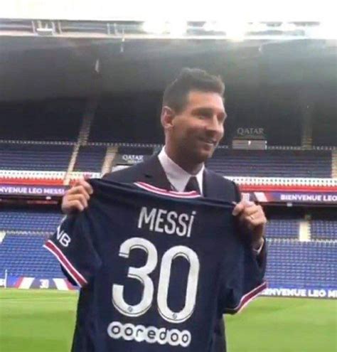 Video: Lionel Messi wears number 30 jersey with PSG | Mundo Albiceleste