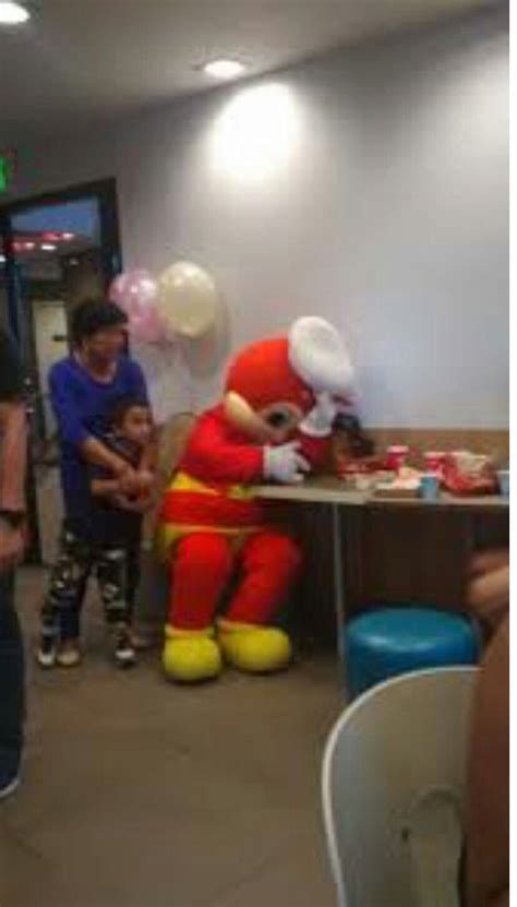 Jollibee Meme Face