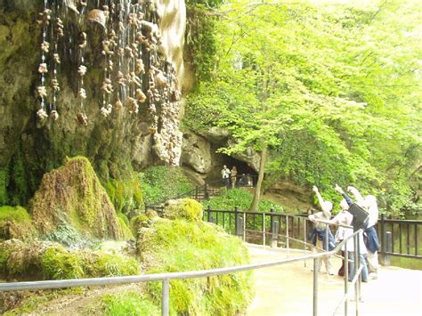 The Dropping Well and Mother Shipton's... © Rich Tea cc-by-sa/2.0 ...