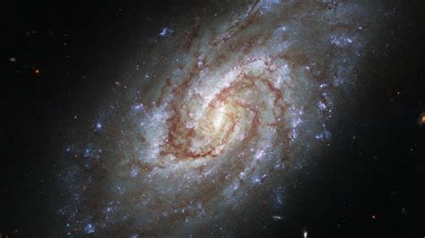 NASA's Hubble Space Telescope spots a gem of a spiral galaxy | Mashable