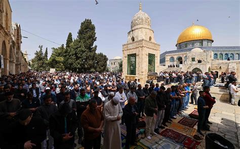 Al-Aqsa Mosque: Friday Prayer With 130,000 Worshipers [Photos] – International Shia News Agency