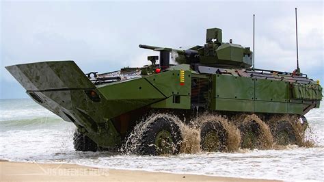 U.S. Marines New Amphibious Combat Vehicle With 30mm Cannon - YouTube