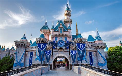 Disneyland Tour in The City of Anaheim, California, USA - Traveldigg.com