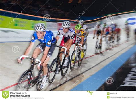 Indoor track bike race at Sixday-Nights | Track bike, Indoor track, Racing bikes