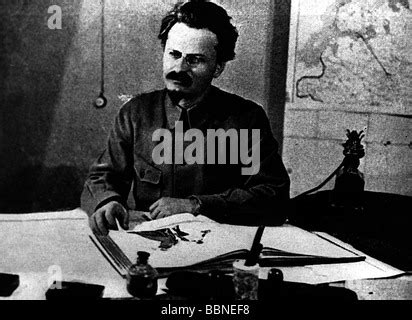 LEON TROTSKY (1879-1940) as Commissar for War makes a rallying Stock Photo: 33683908 - Alamy