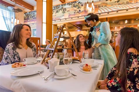 Disneyland Character Dining: Which Restaurant Is Best? - La Jolla Mom