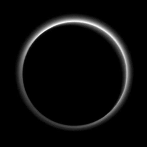 Pluto’s Atmosphere Is Thinner Than Expected, but Still Looks Hazy - The New York Times