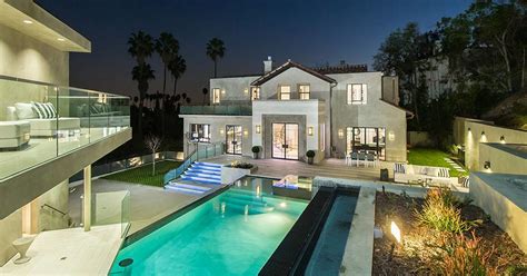 Découvrez la nouvelle maison de rêve de Rihanna en Californie | Le HuffPost