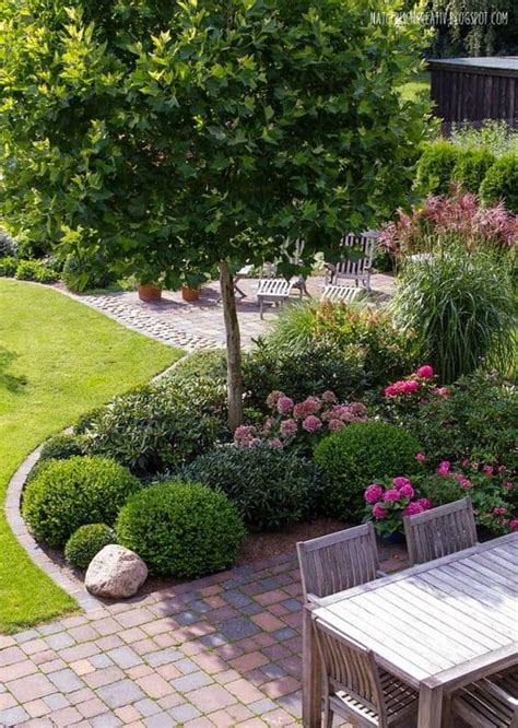 Fantastic Modern Backyard Landscaping Designs For You: Shade Trees For Small Backyards