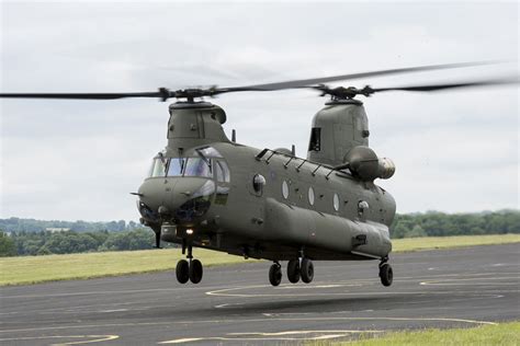 RAF flying high in new Chinook helicopters - News stories - GOV.UK