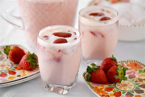 mexican strawberry water with milk'